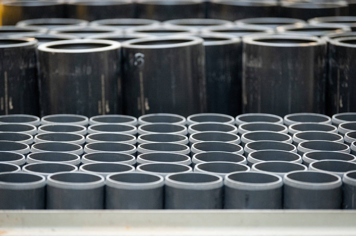 Usinage en série de tuyaux en plastique